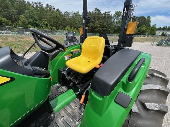 Image of John Deere 4052M equipment image 4