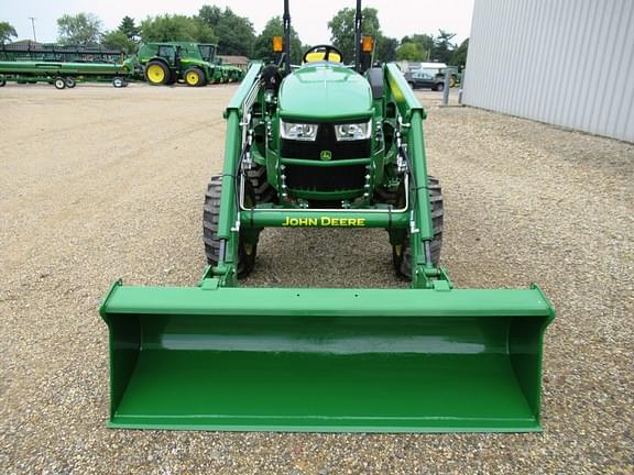 Image of John Deere 4052M equipment image 4