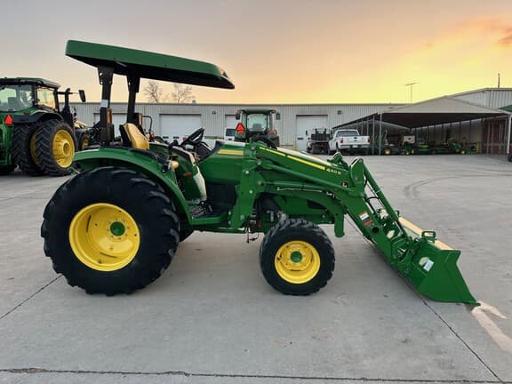 Image of John Deere 4052M equipment image 4
