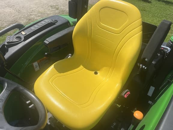 Image of John Deere 4052R equipment image 3