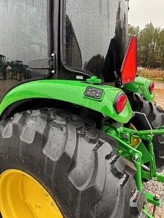 Image of John Deere 4052R equipment image 3