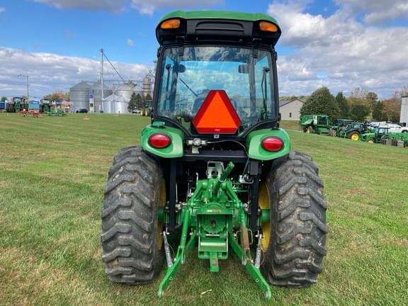 Image of John Deere 4052R equipment image 4