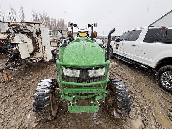 Image of John Deere 4052R equipment image 4