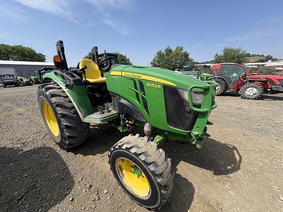 Image of John Deere 4052R equipment image 3