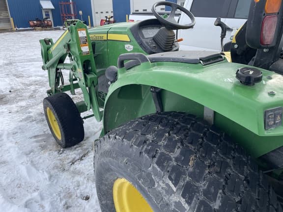 Image of John Deere 4052R equipment image 3