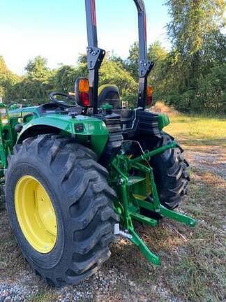 Image of John Deere 4052R equipment image 4