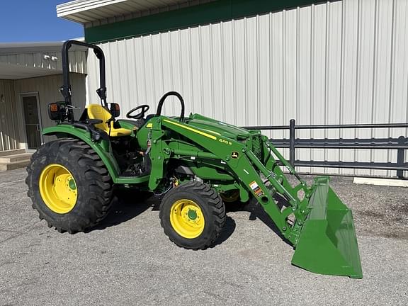 Image of John Deere 4052R equipment image 4