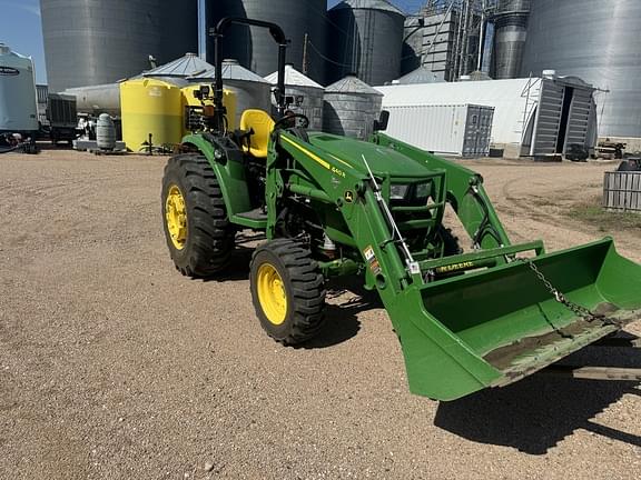 Image of John Deere 4052R equipment image 1