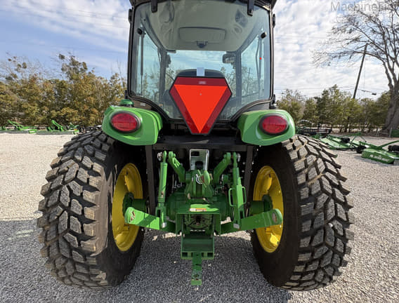 Image of John Deere 4052R equipment image 3