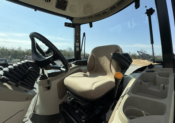 Image of John Deere 4052R equipment image 4