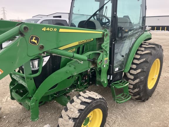 Image of John Deere 4052R equipment image 3