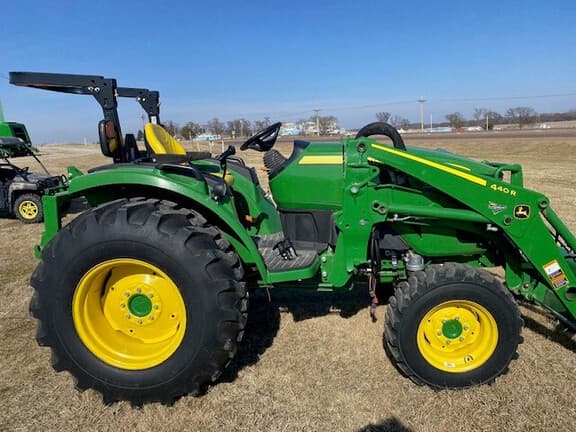 Image of John Deere 4052R equipment image 4