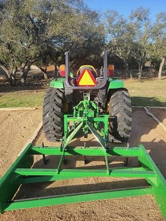 Image of John Deere 4052R equipment image 3