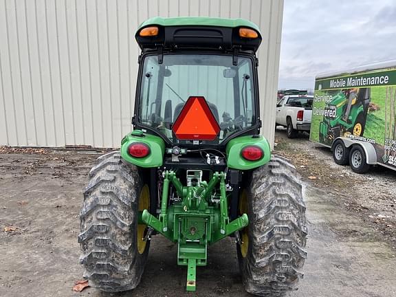 Image of John Deere 4052R equipment image 4