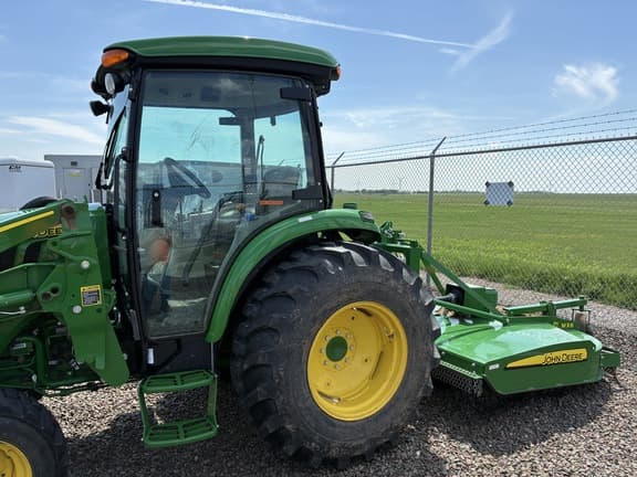Image of John Deere 4052R equipment image 3