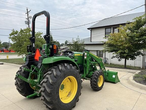 Image of John Deere 4052R equipment image 4