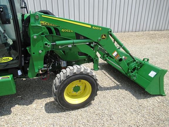 Image of John Deere 4052R equipment image 3