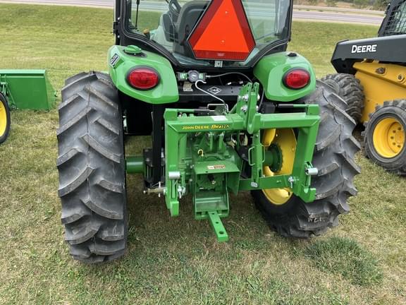 Image of John Deere 4052R equipment image 4