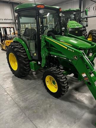 Image of John Deere 4052R equipment image 4