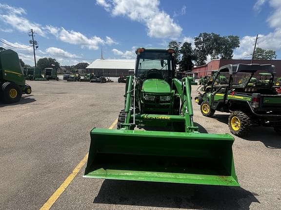 Image of John Deere 4052R equipment image 2