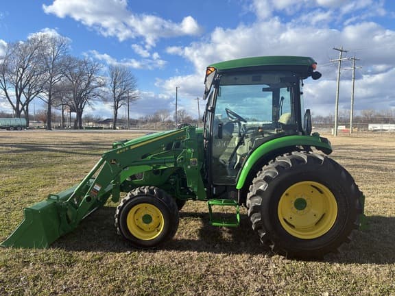 Image of John Deere 4052R equipment image 1