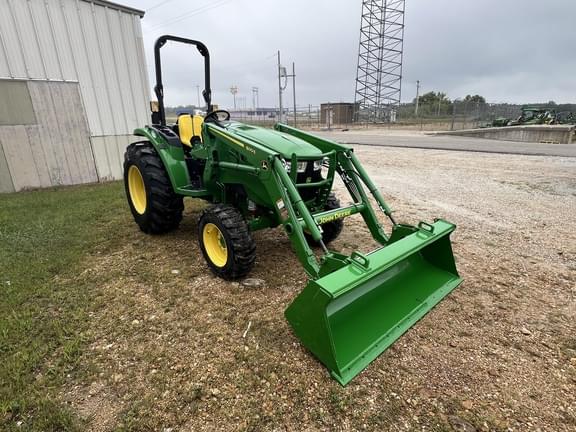 Image of John Deere 4066M equipment image 3