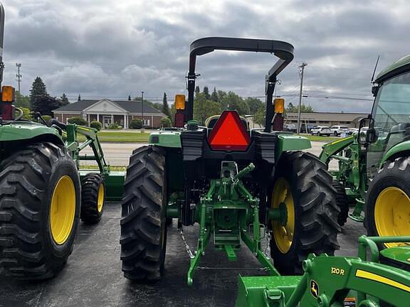 Image of John Deere 4066M equipment image 1