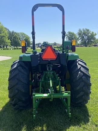 Image of John Deere 4066M equipment image 3