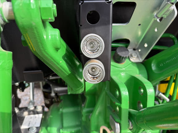 Image of John Deere 4066M equipment image 4