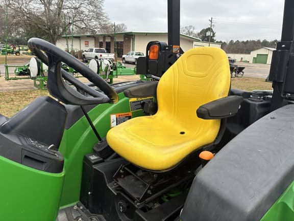 Image of John Deere 4066M equipment image 4