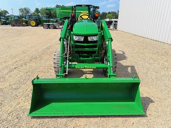 Image of John Deere 4066R equipment image 4