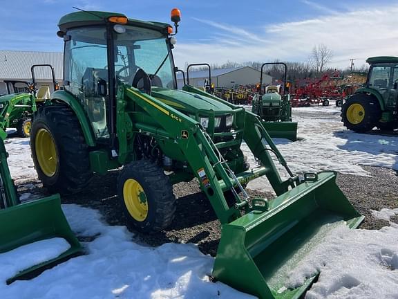 Image of John Deere 4066R equipment image 1