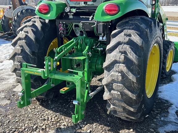 Image of John Deere 4066R equipment image 3