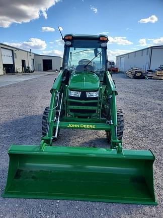 Image of John Deere 4066R equipment image 2