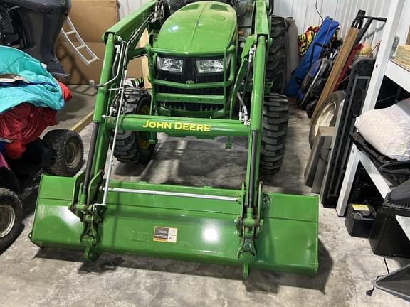 Image of John Deere 4066R equipment image 3