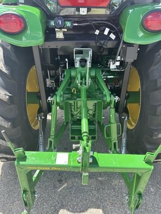 Image of John Deere 4066R equipment image 4