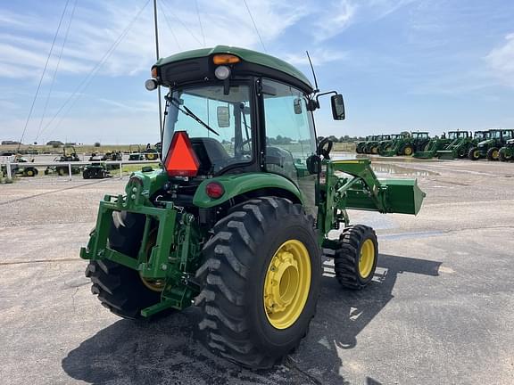 Image of John Deere 4066R equipment image 4