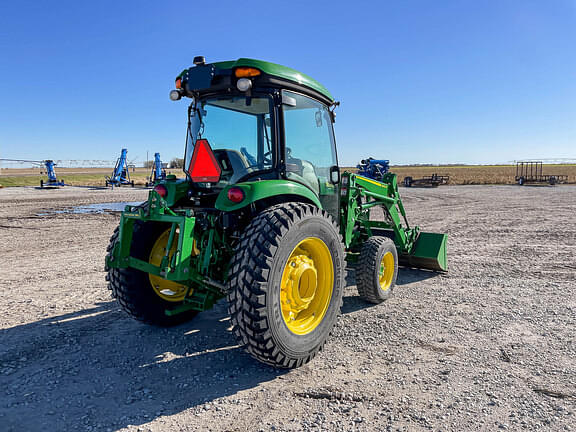 Image of John Deere 4066R equipment image 4