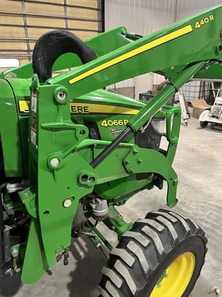 Image of John Deere 4066R equipment image 1
