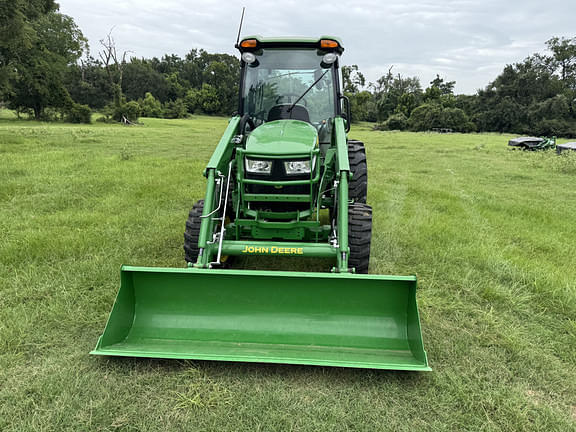 Image of John Deere 4066R equipment image 2