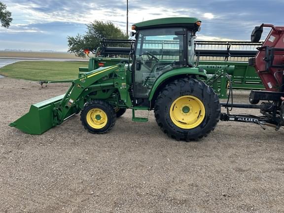 Image of John Deere 4066R equipment image 4