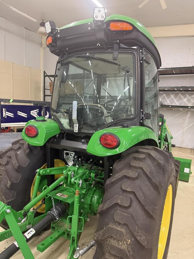 Image of John Deere 4066R equipment image 4