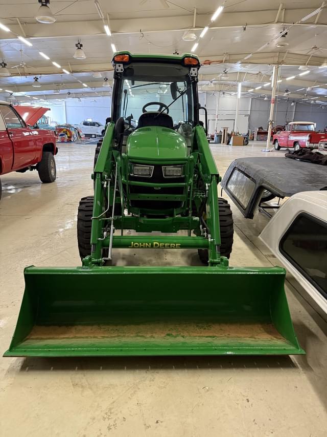 Image of John Deere 4066R equipment image 2