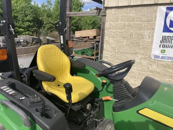 Image of John Deere 4066R equipment image 4