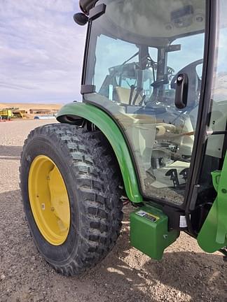 Image of John Deere 4066R equipment image 3