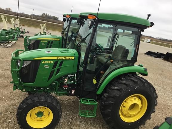 Image of John Deere 4066R equipment image 2
