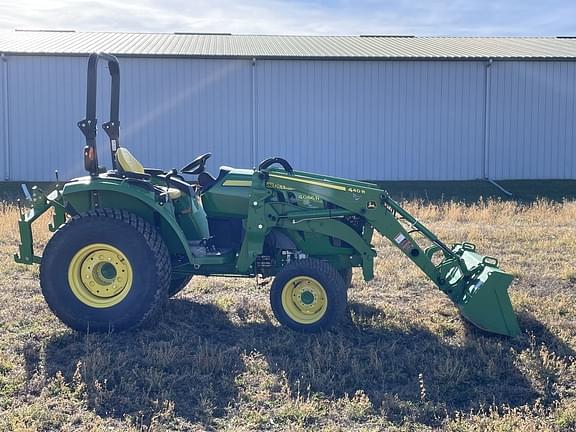 Image of John Deere 4066R equipment image 3