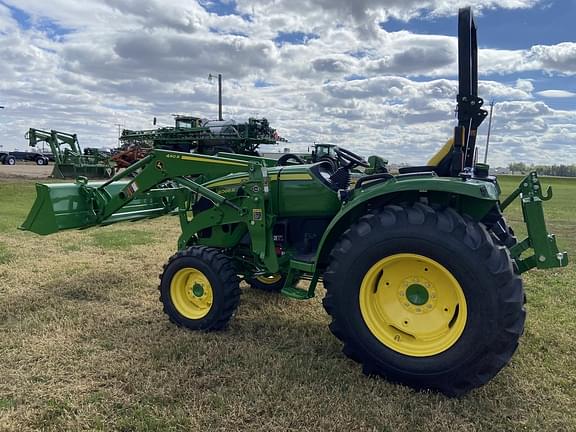 Image of John Deere 4066R equipment image 1