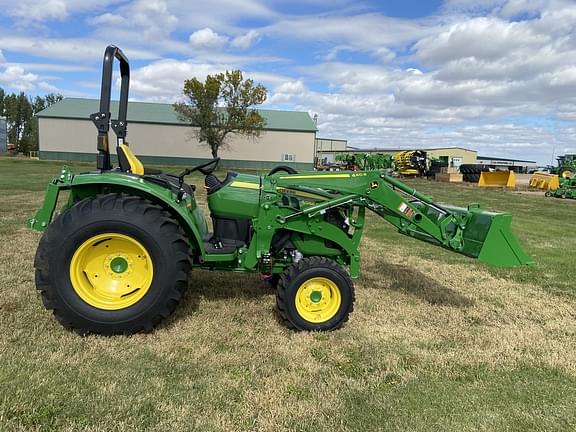 Image of John Deere 4066R equipment image 4