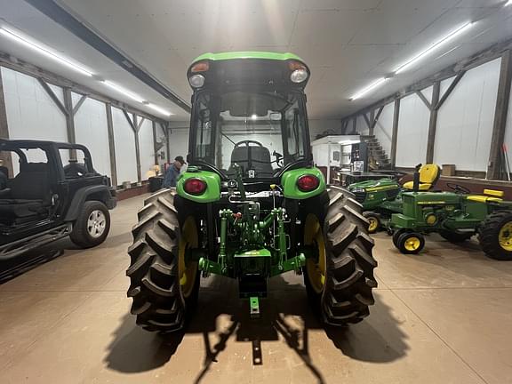 Image of John Deere 4066R equipment image 3